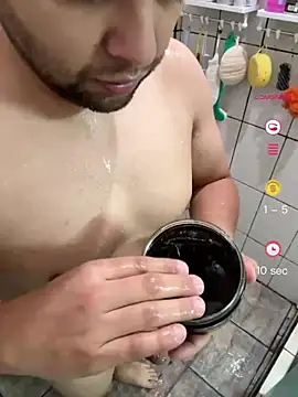 JuanPa secret online show from August 3, 4:00 pm