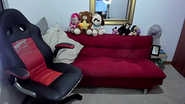 Snapshot of NicolettColin chatting on February 19, 3:06 am NicolettColin online show from February 19, 3:06 am