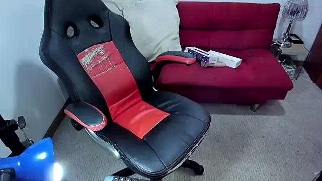 Snapshot of NicolettColin chatting on March 14, 1:27 am NicolettColin online show from March 14, 1:27 am