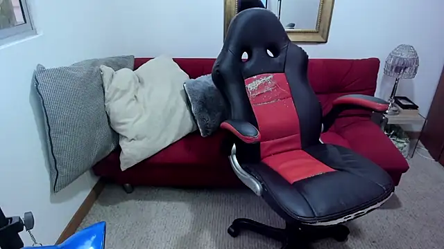 Snapshot of NicolettColin chatting on March 18, 10:37 pm NicolettColin online show from March 18, 10:37 pm