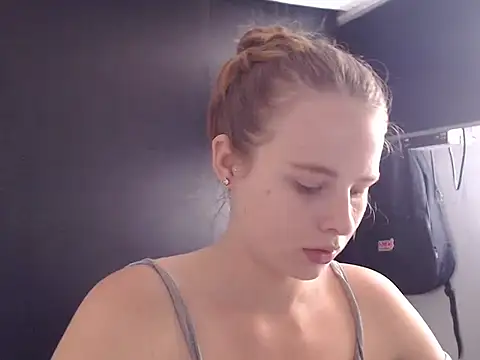 Snapshot of HellenMiyer1111 chatting on January 7, 6:35 pm HellenMiyer1111 online show from January 7, 6:35 pm