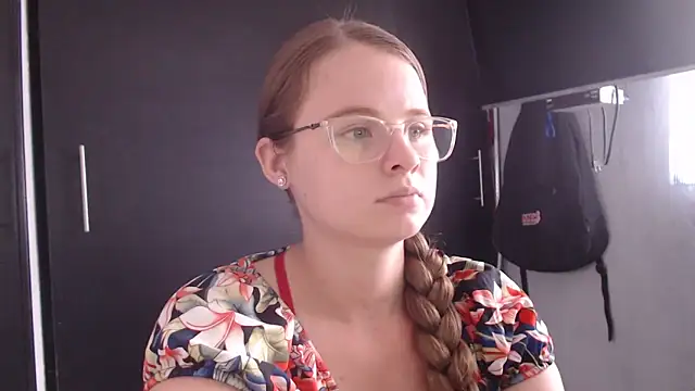 Snapshot of HellenMiyer1111 chatting on February 20, 7:19 pm HellenMiyer1111 online show from February 20, 7:19 pm