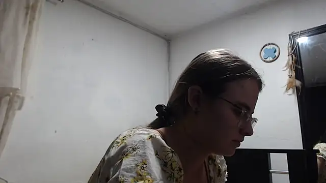 Snapshot of HellenMiyer1111 chatting on October 18, 4:08 pm HellenMiyer1111 online show from October 18, 4:08 pm