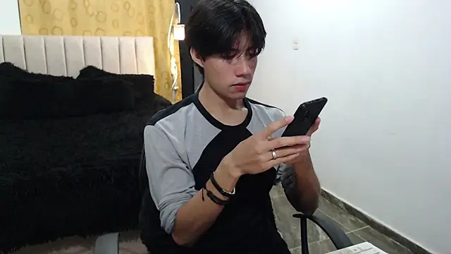 Snapshot of Elio-cam chatting on March 18, 2:58 am Elio-cam online show from March 18, 2:58 am