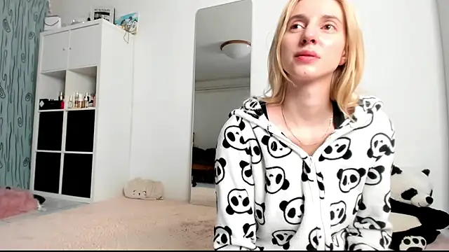 KenzieDawton online show from January 9, 5:23 am