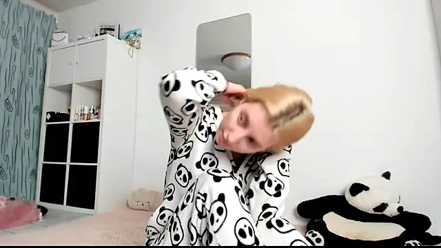 KenzieDawton online show from January 18, 5:10 am