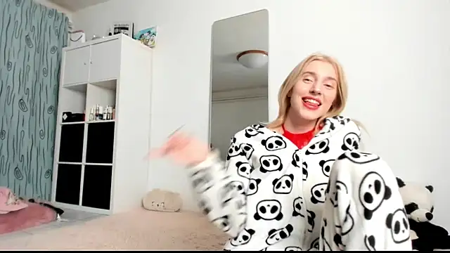 KenzieDawton online show from January 23, 5:13 am