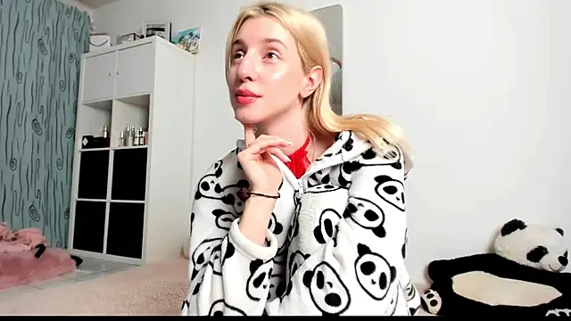 KenzieDawton online show from February 23, 5:56 am