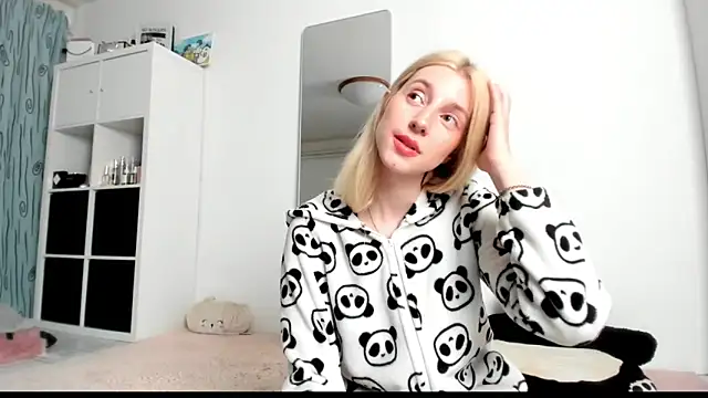 KenzieDawton online show from March 12, 8:08 am