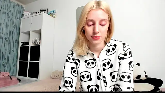 KenzieDawton online show from March 14, 4:54 am