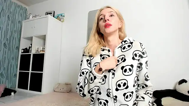 KenzieDawton online show from October 5, 8:01 am