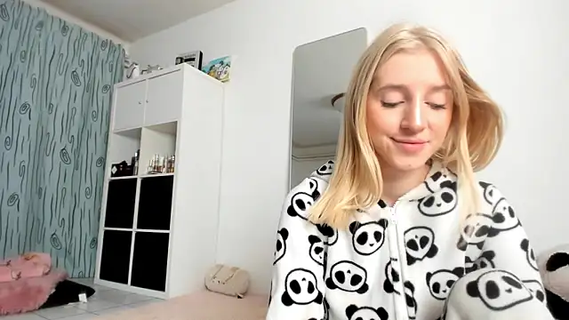 KenzieDawton online show from October 27, 4:27 am