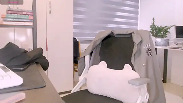 Shyn   online show from September 22, 5:20 am