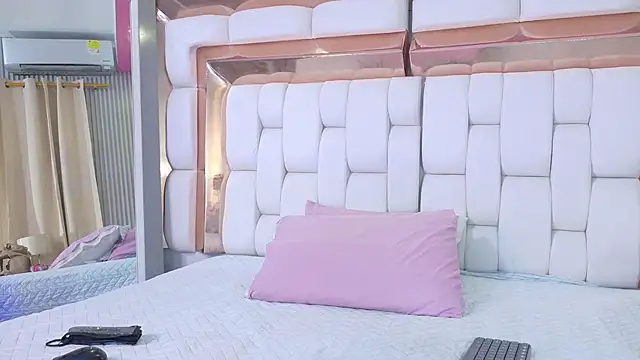 sexysistter online show from February 14, 12:13 pm