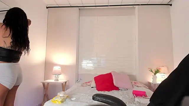 SophiaaStone online show from February 9, 12:20 pm