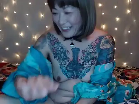 Snapshot of Megumi81 chatting on March 13, 12:27 am Megumi81 online show from March 13, 12:27 am