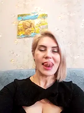 Snapshot of JennyOMay chatting on January 5, 5:51 am JennyOMay online show from January 5, 5:51 am