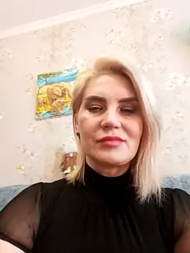 Snapshot of JennyOMay chatting on February 13, 3:39 am JennyOMay online show from February 13, 3:39 am