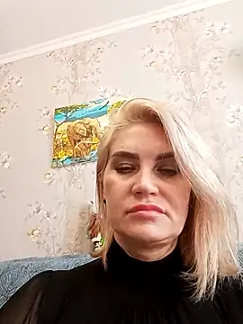 Snapshot of JennyOMay chatting on February 14, 5:19 am JennyOMay online show from February 14, 5:19 am