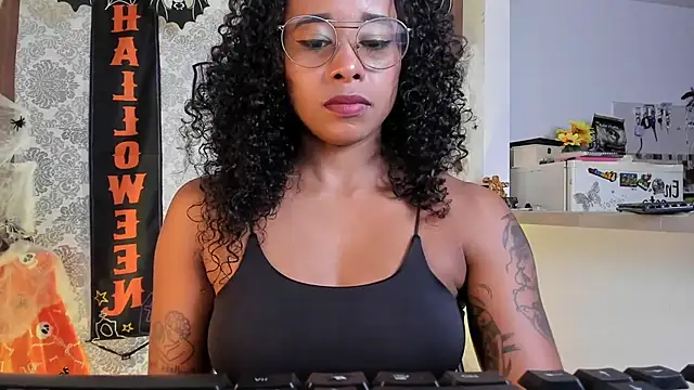 kelly thomson online show from October 30, 10:43 pm