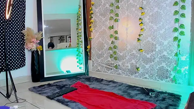 kelly thomson online show from February 10, 11:31 pm