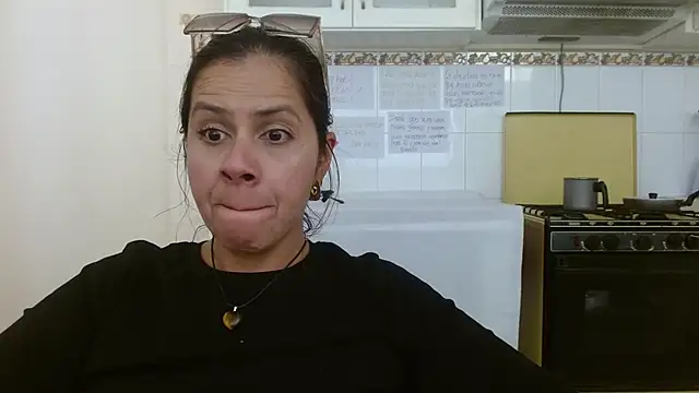 Sara Brandon online show from September 21, 8:10 pm