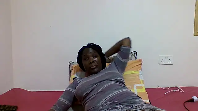 sweetelle09 online show from February 1, 7:45 pm