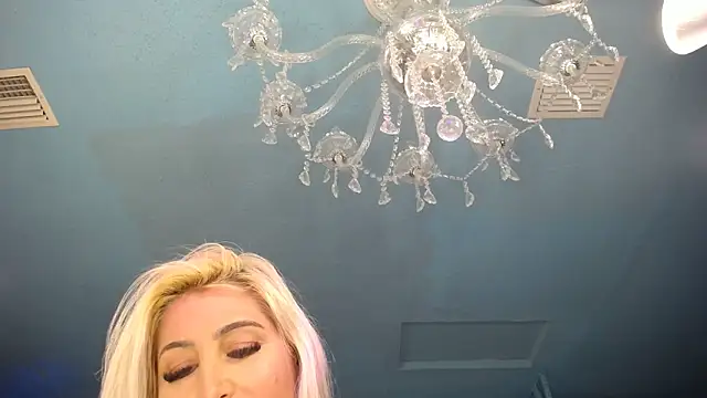 ADRIANNA FOX online show from March 3, 5:39 pm