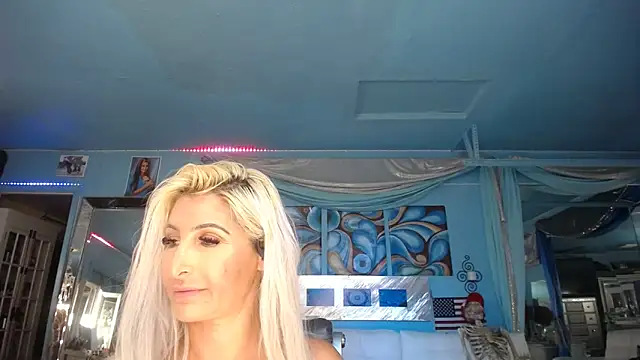 ADRIANNA FOX online show from March 9, 4:49 am