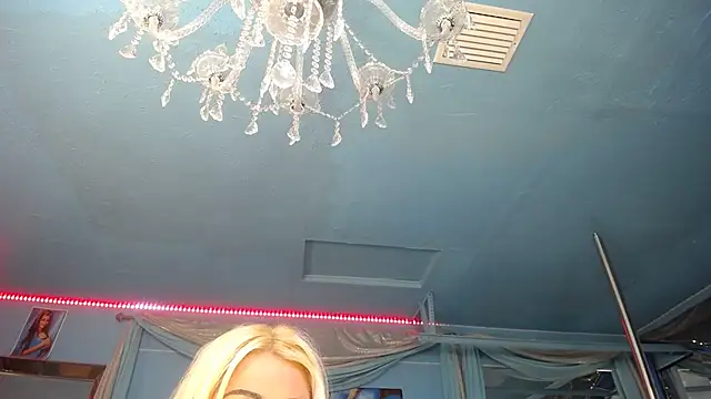 Snapshot of ADRIANNA_FOX chatting on January 17, 7:35 am ADRIANNA FOX online show from January 17, 7:35 am