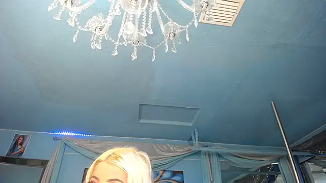 Snapshot of ADRIANNA_FOX chatting on January 18, 7:45 am ADRIANNA FOX online show from January 18, 7:45 am