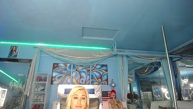 Snapshot of ADRIANNA_FOX chatting on February 4, 7:25 am ADRIANNA FOX online show from February 4, 7:25 am