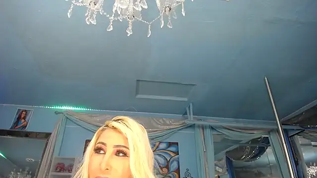 Snapshot of ADRIANNA_FOX chatting on February 14, 11:40 am ADRIANNA FOX online show from February 14, 11:40 am