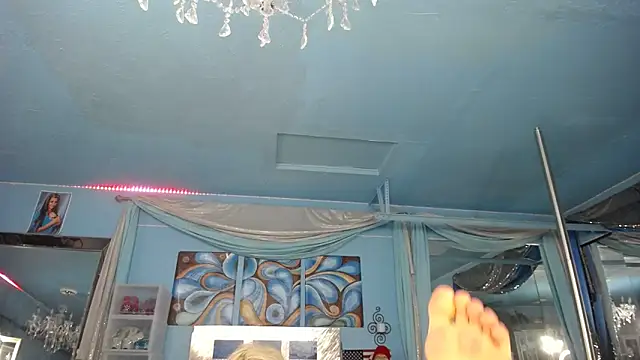 Snapshot of ADRIANNA_FOX chatting on March 2, 7:15 am ADRIANNA FOX online show from March 2, 7:15 am