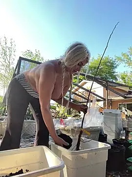 Snapshot of ADRIANNA_FOX chatting on March 20, 10:25 pm ADRIANNA FOX online show from March 20, 10:25 pm