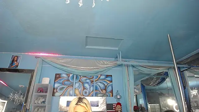 Snapshot of ADRIANNA_FOX chatting on April 14, 8:31 am ADRIANNA FOX online show from April 14, 8:31 am