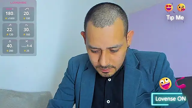 Snapshot of jhonyalzate2 chatting on December 13, 2:21 am jhonyalzate2 online show from December 13, 2:21 am