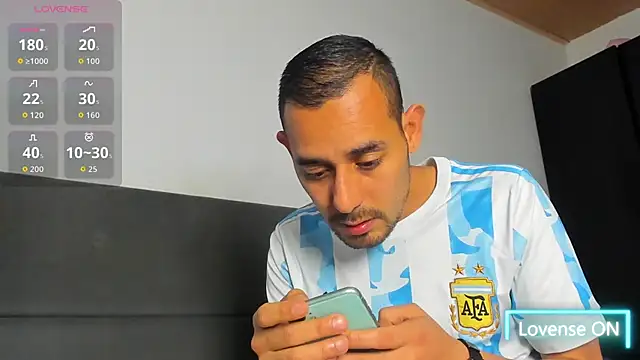 jhonyalzate2 online show from February 25, 2:21 am