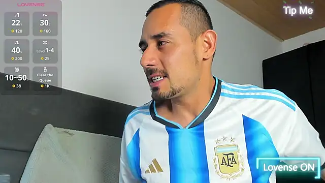 jhonyalzate2 online show from April 1, 1:28 am