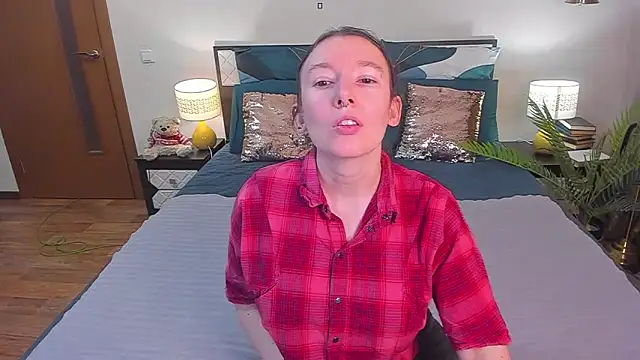 Snapshot of CatherineWalls chatting on February 19, 3:35 am CatherineWalls online show from February 19, 3:35 am