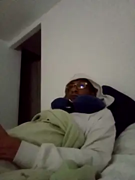 Snapshot of mellow_smoke chatting on January 18, 10:30 am mellow smoke online show from January 18, 10:30 am