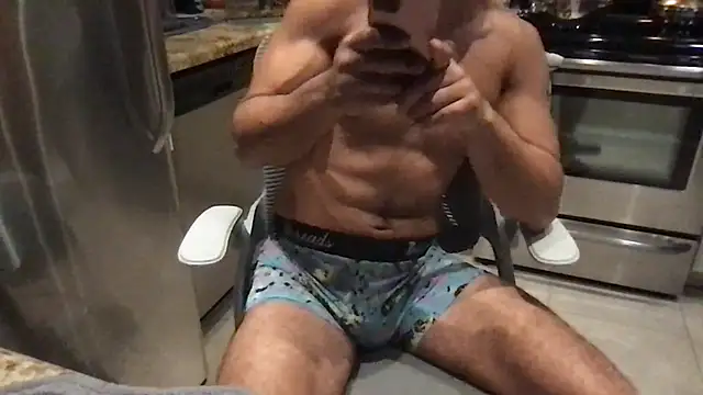 BigGuyMuscle online show from November 5, 7:30 am