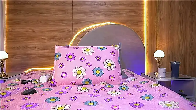 alexaa walker online show from February 21, 11:55 am