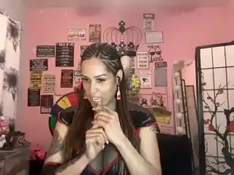 Snapshot of latinacubana chatting on January 11, 4:16 am latinacubana online show from January 11, 4:16 am