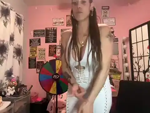 Snapshot of latinacubana chatting on January 13, 3:45 am latinacubana online show from January 13, 3:45 am