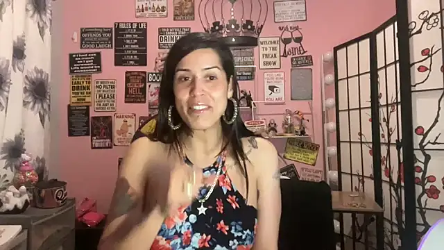 Snapshot of latinacubana chatting on February 5, 6:13 am latinacubana online show from February 5, 6:13 am