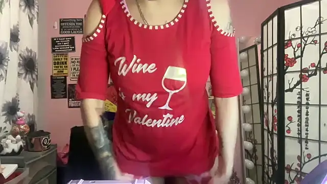 Snapshot of latinacubana chatting on February 15, 6:55 am latinacubana online show from February 15, 6:55 am