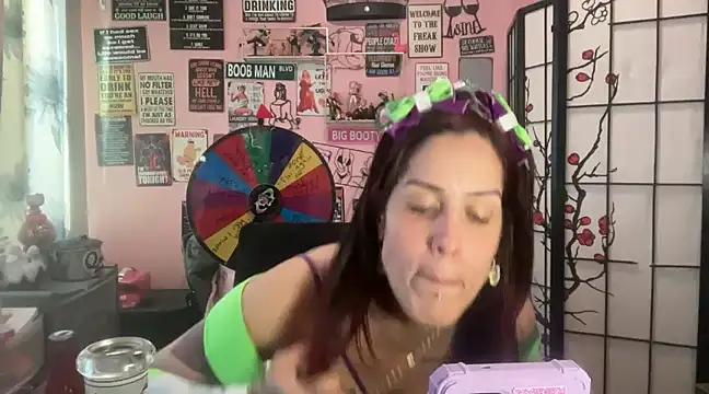 Snapshot of latinacubana chatting on March 8, 1:14 pm latinacubana online show from March 8, 1:14 pm