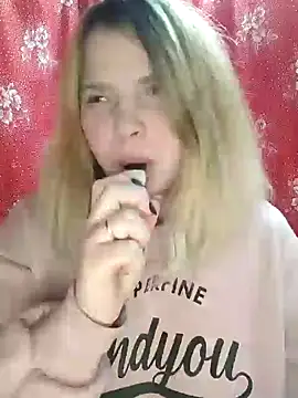 Snapshot of Zuli_Kiska chatting on January 3, 8:43 pm Zuli Kiska online show from January 3, 8:43 pm