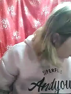 Snapshot of Zuli_Kiska chatting on January 7, 12:24 am Zuli Kiska online show from January 7, 12:24 am